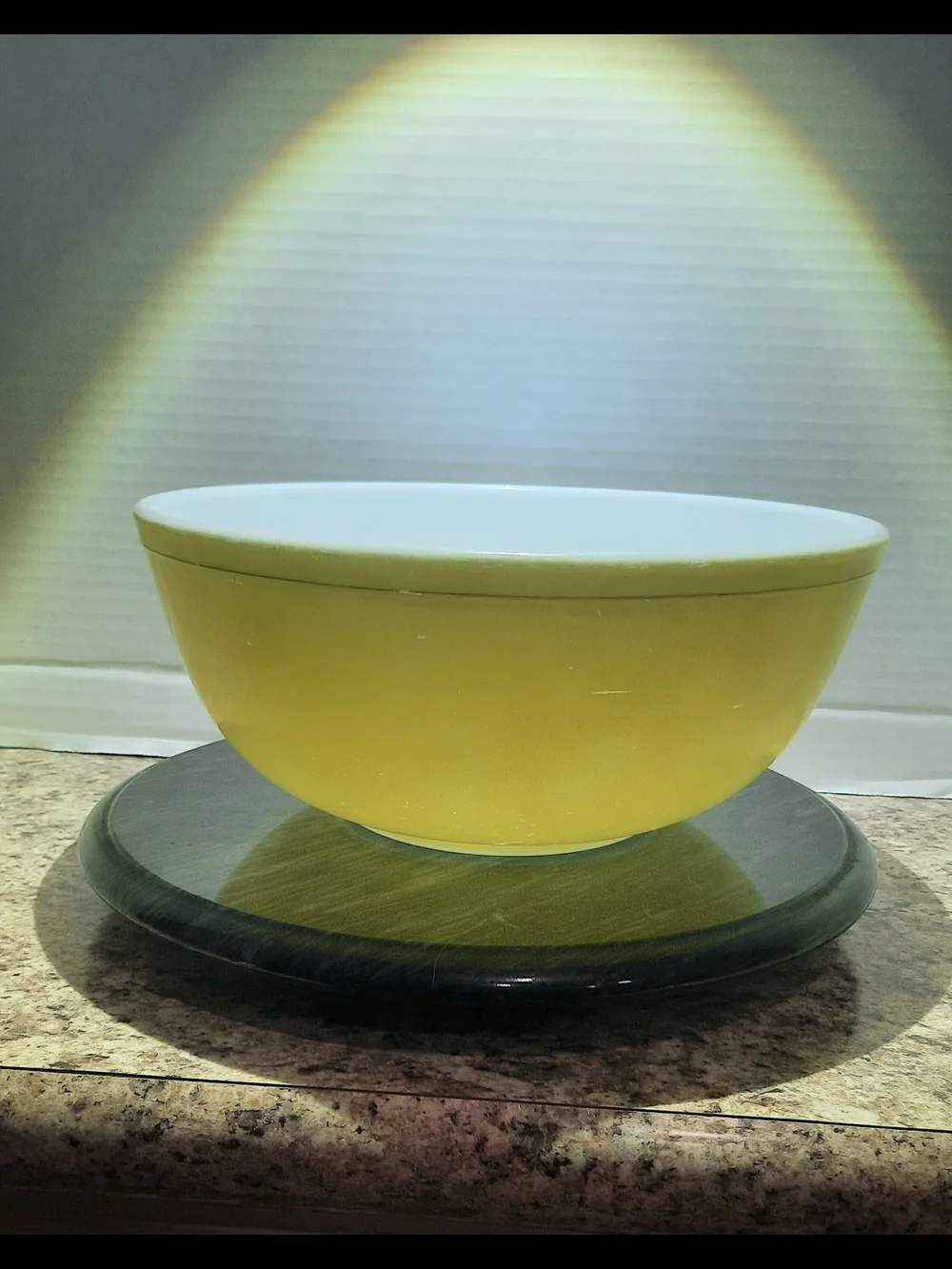Pyrex Primary Yellow 404